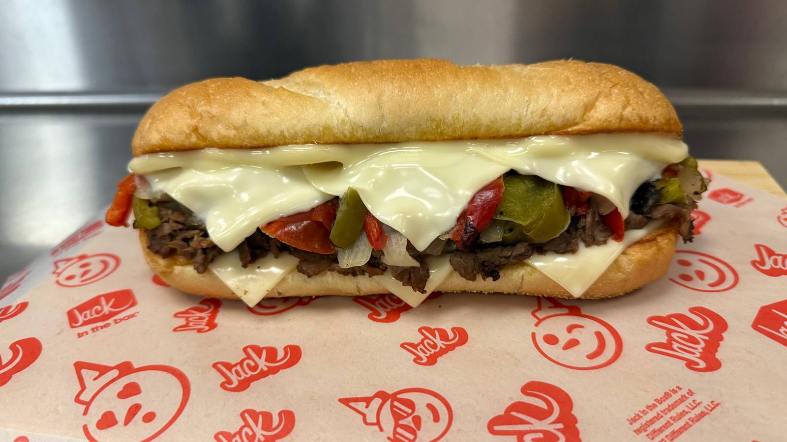 Saya Mengunjungi Jack in the Box HQ untuk Membuat (dan Memakan) Philly Cheesesteak Baru